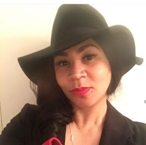 Meet your Posher, Ayana